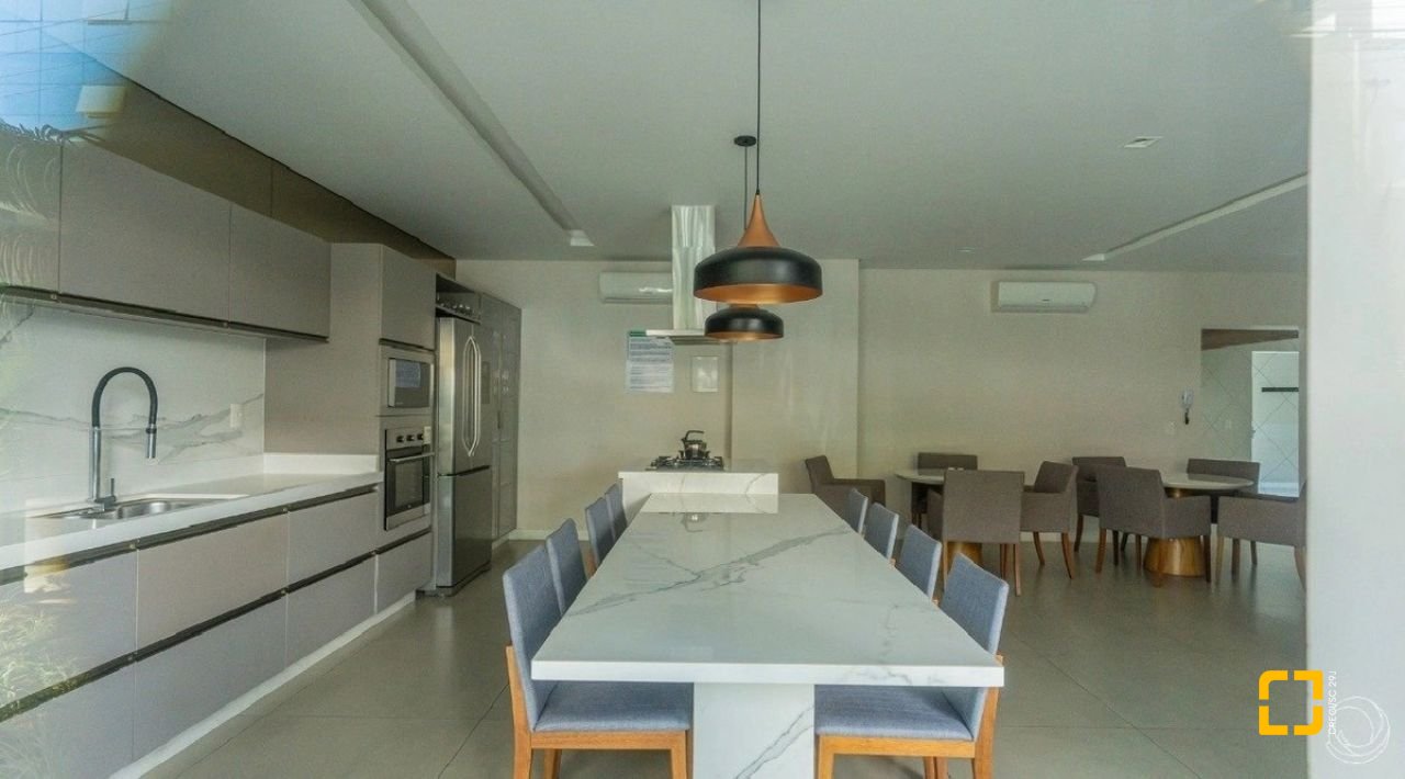 Apartamento com 122m², 4 quartos (sendo 1 suíte), 2 garagens, no bairro Beiramar em Florianópolis