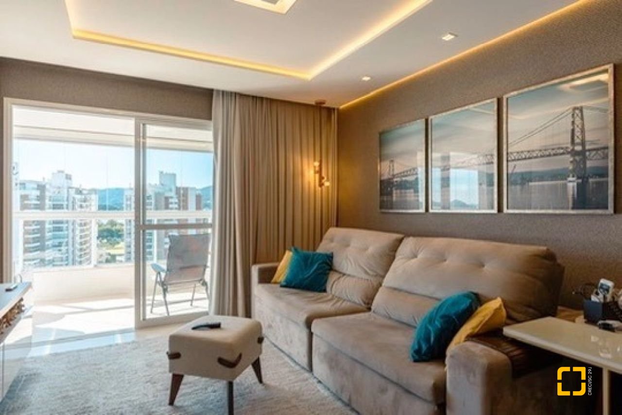 Apartamento com 122m², 4 quartos (sendo 1 suíte), 2 garagens, no bairro Beiramar em Florianópolis
