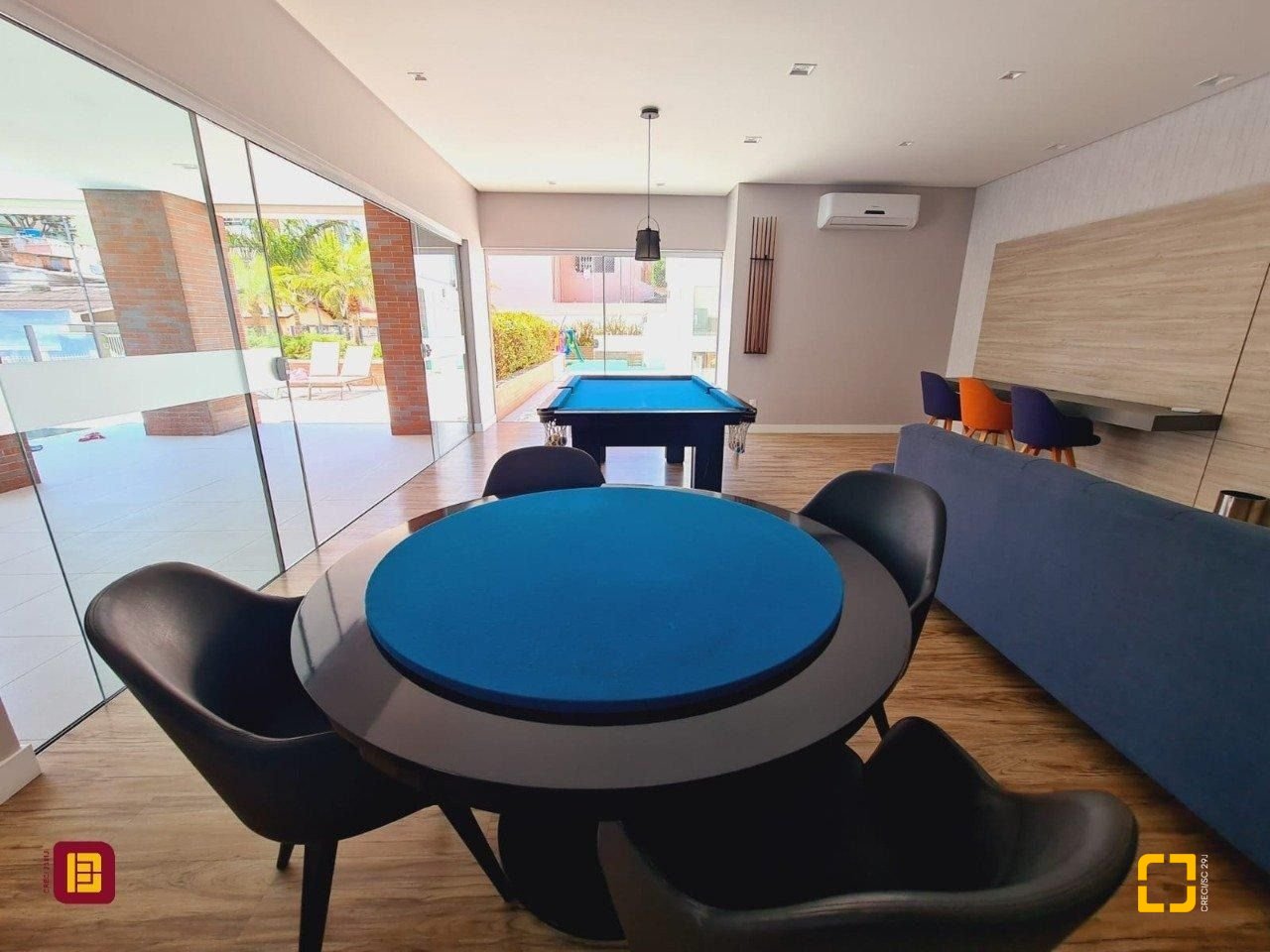 Apartamento com 122m², 4 quartos (sendo 1 suíte), 2 garagens, no bairro Beiramar em Florianópolis