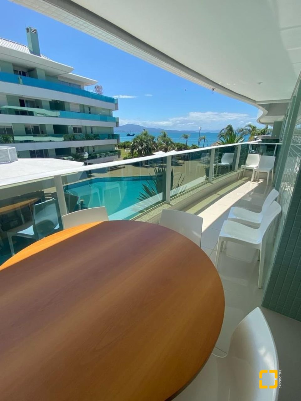Apartamento com 137m², 5 quartos (sendo 4 suítes), 2 garagens, no bairro Canasvieiras em Florianópolis