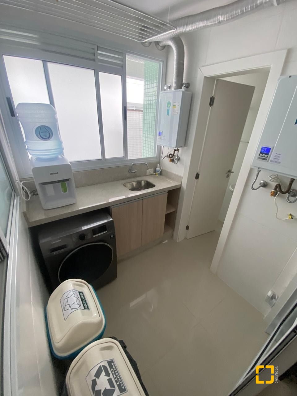 Apartamento com 137m², 5 quartos (sendo 4 suítes), 2 garagens, no bairro Canasvieiras em Florianópolis