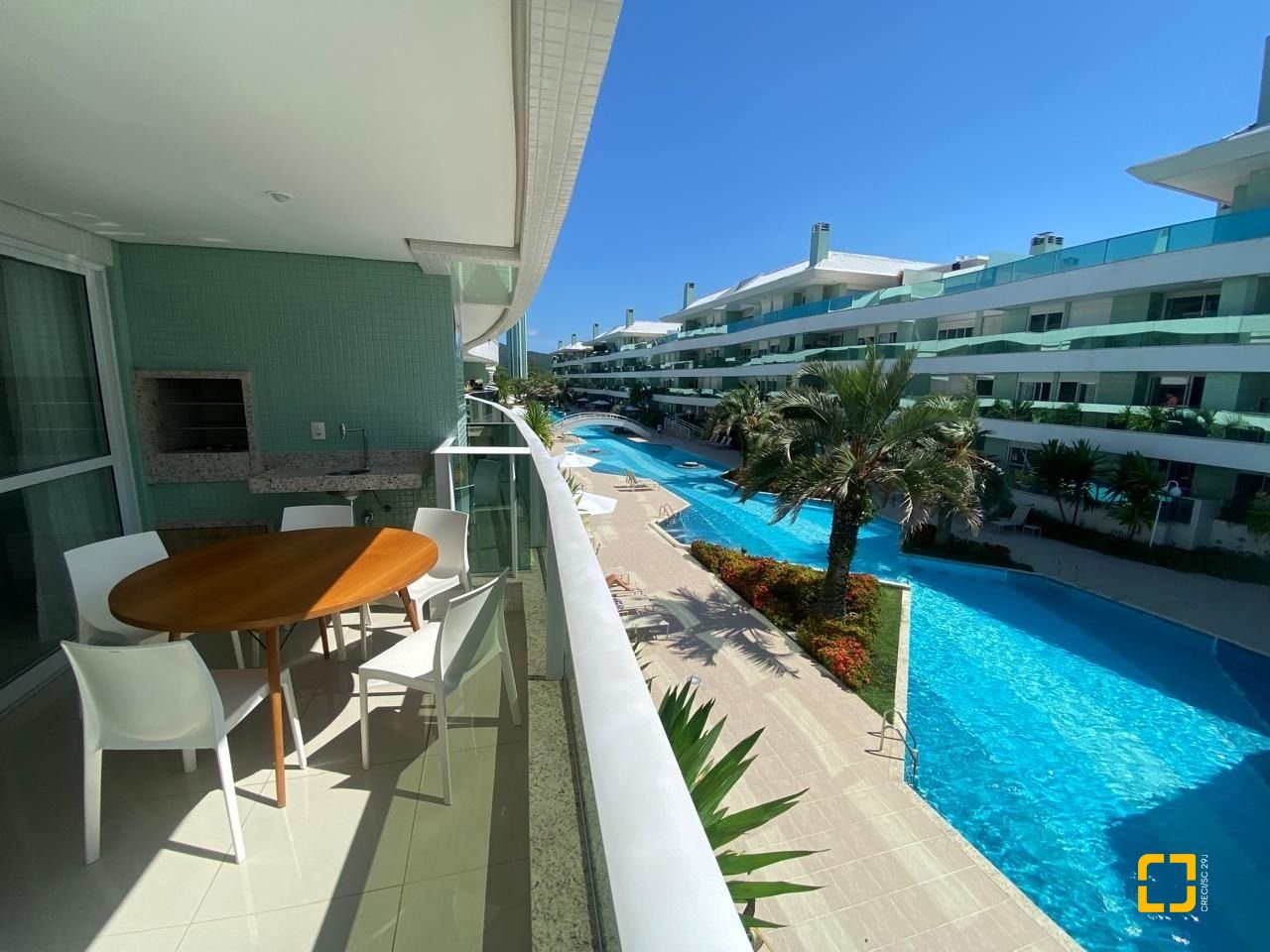 Apartamento com 137m², 5 quartos (sendo 4 suítes), 2 garagens, no bairro Canasvieiras em Florianópolis