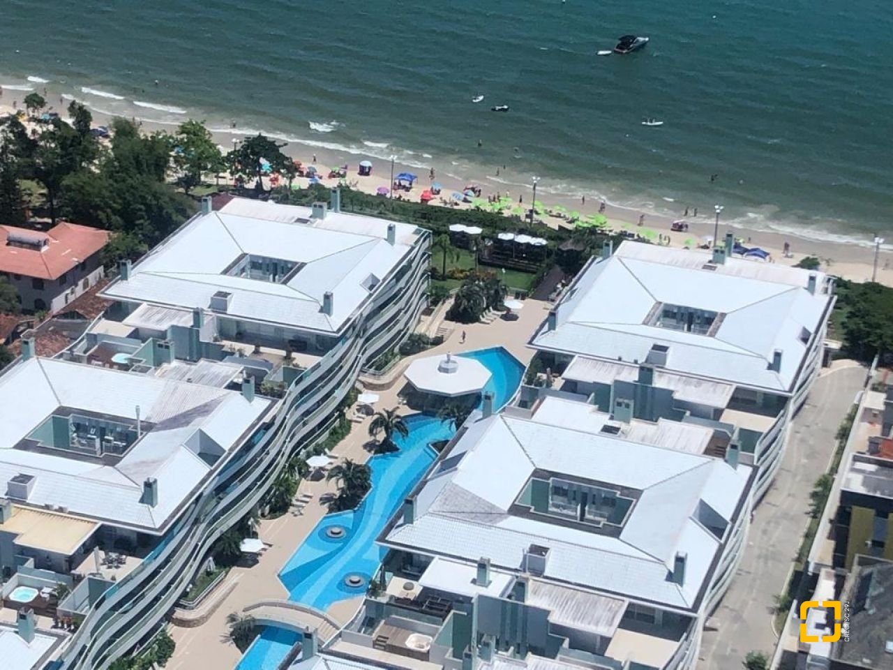 Apartamento com 137m², 5 quartos (sendo 4 suítes), 2 garagens, no bairro Canasvieiras em Florianópolis
