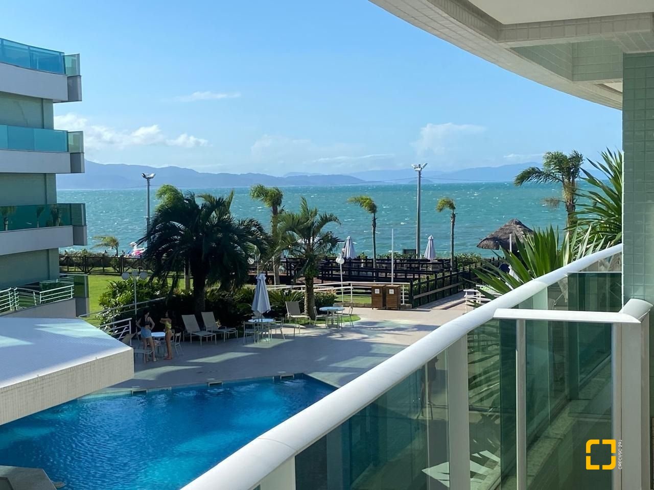 Apartamento com 137m², 5 quartos (sendo 4 suítes), 2 garagens, no bairro Canasvieiras em Florianópolis