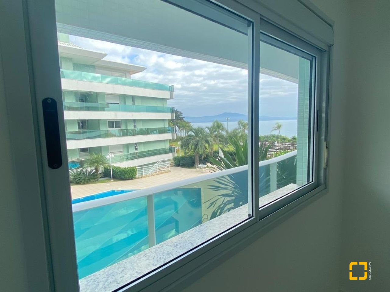 Apartamento com 137m², 5 quartos (sendo 4 suítes), 2 garagens, no bairro Canasvieiras em Florianópolis