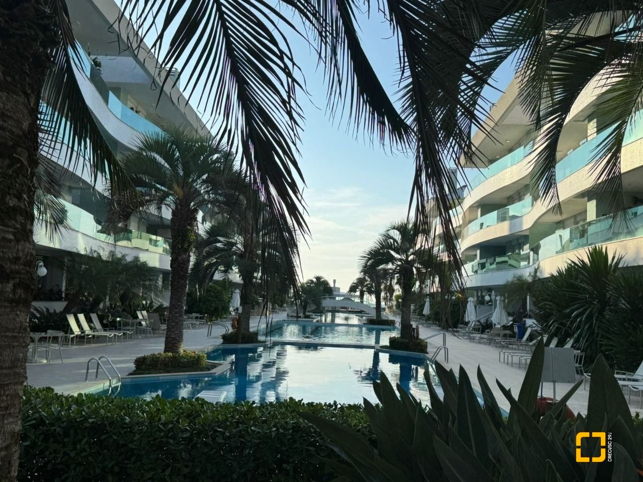 Apartamento com 137m², 5 quartos (sendo 4 suítes), 2 garagens, no bairro Canasvieiras em Florianópolis