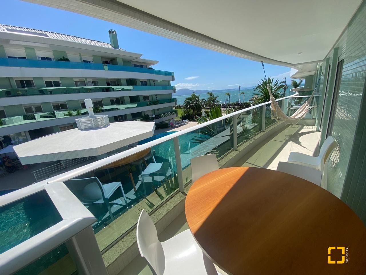 Apartamento com 137m², 5 quartos (sendo 4 suítes), 2 garagens, no bairro Canasvieiras em Florianópolis