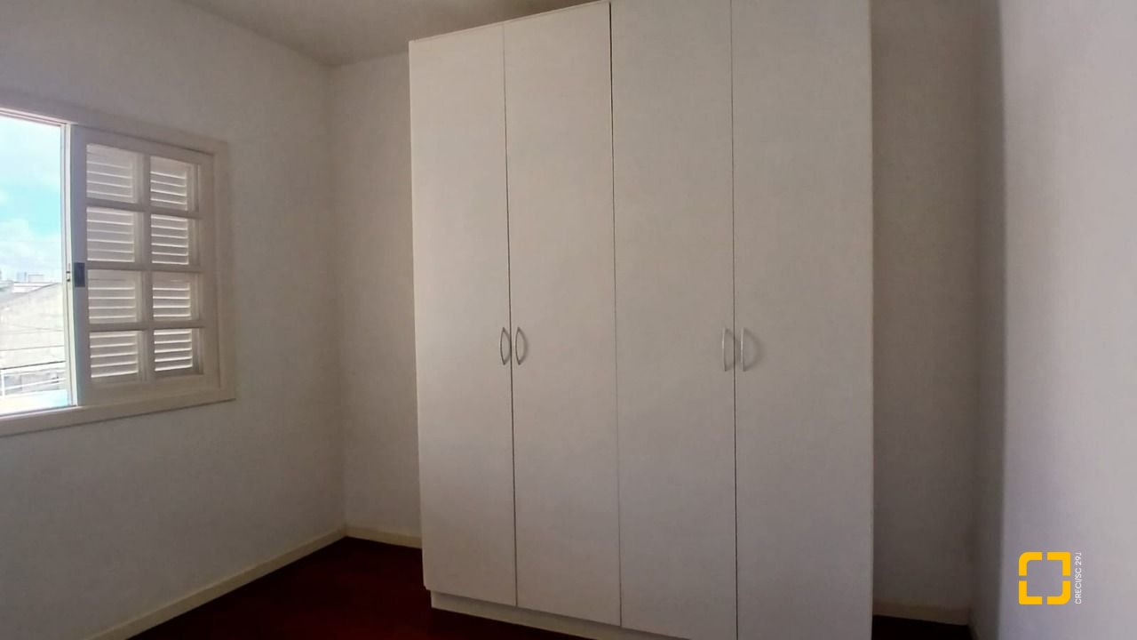 Casa com 237m², 6 quartos (sendo 1 suíte), 6 garagens, no bairro Balneário em Florianópolis