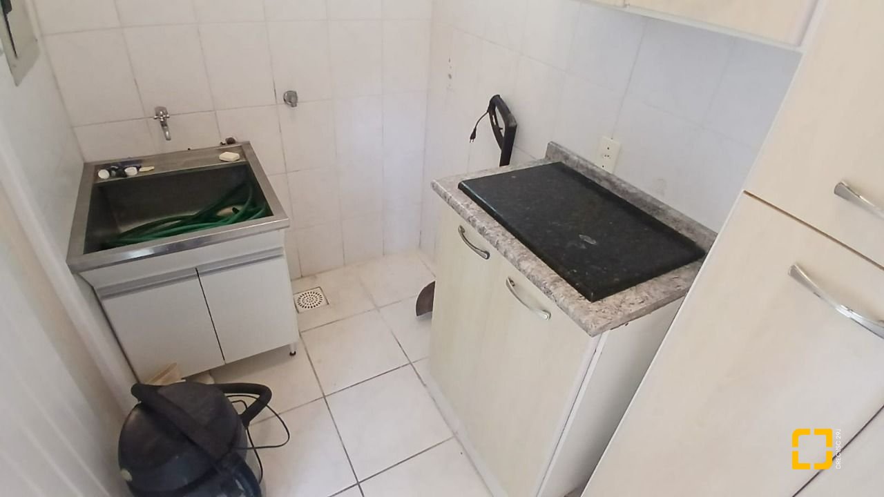 Casa com 237m², 6 quartos (sendo 1 suíte), 6 garagens, no bairro Balneário em Florianópolis