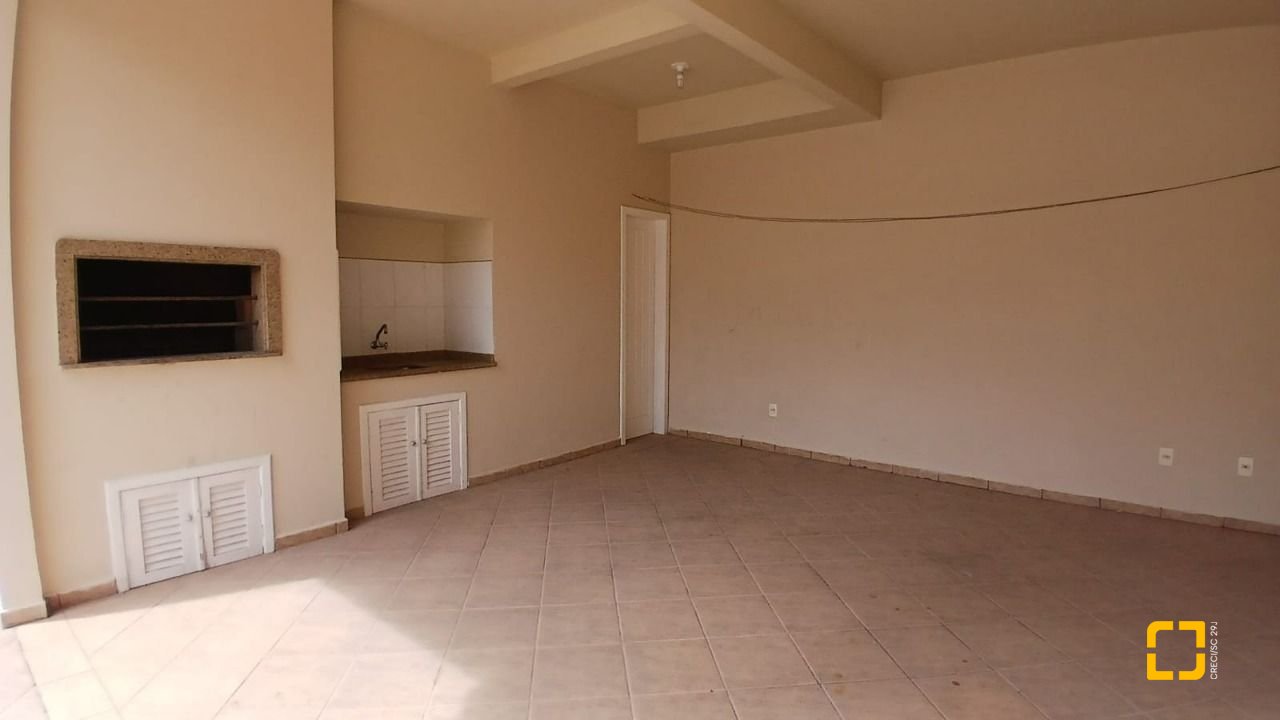 Casa com 237m², 6 quartos (sendo 1 suíte), 6 garagens, no bairro Balneário em Florianópolis