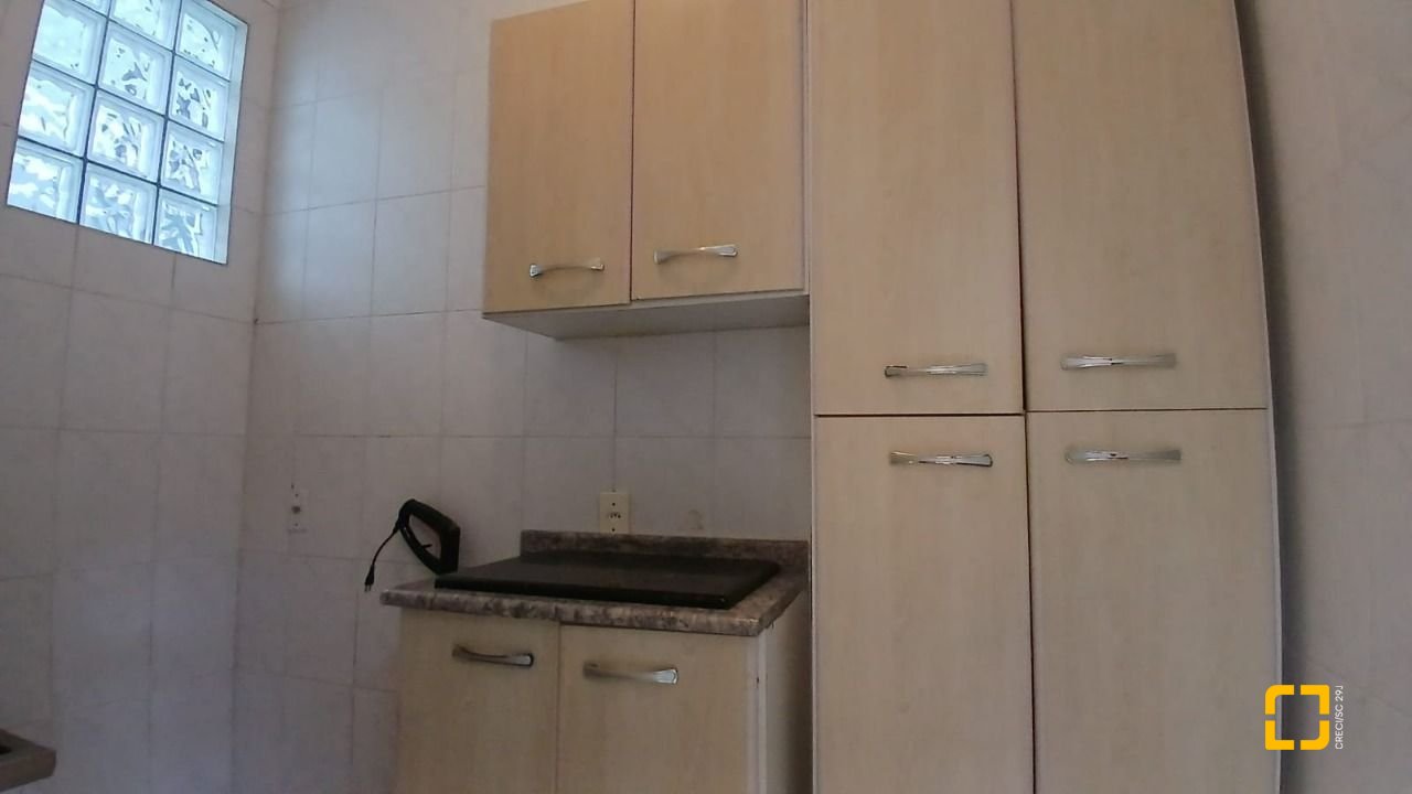 Casa com 237m², 6 quartos (sendo 1 suíte), 6 garagens, no bairro Balneário em Florianópolis