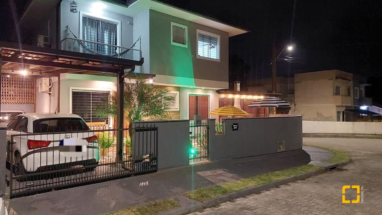 Casa com 89m², 3 quartos, 2 garagens, no bairro Potecas em São José