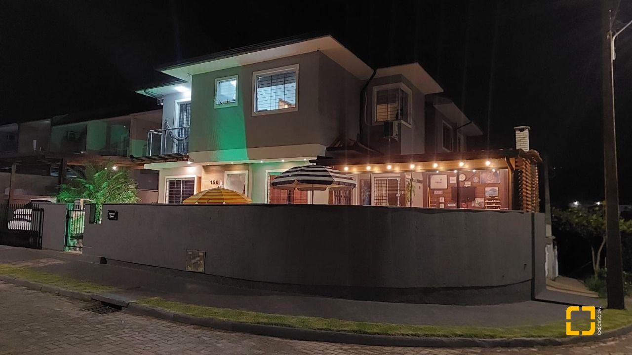 Casa com 89m², 3 quartos, 2 garagens, no bairro Potecas em São José