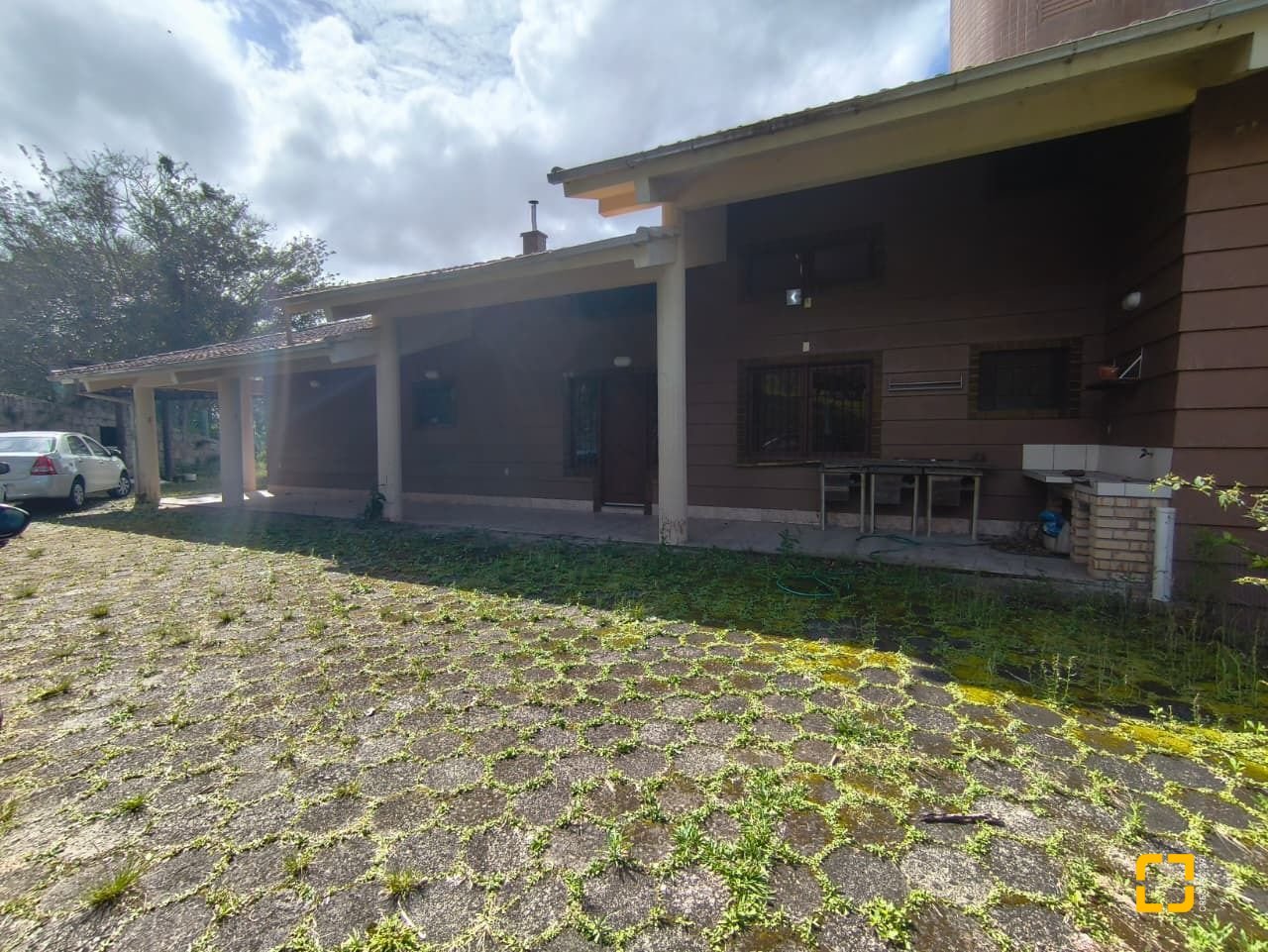Sítio com 68000m², 6 quartos (sendo 1 suíte), 10 garagens, no bairro Campeche em Florianópolis