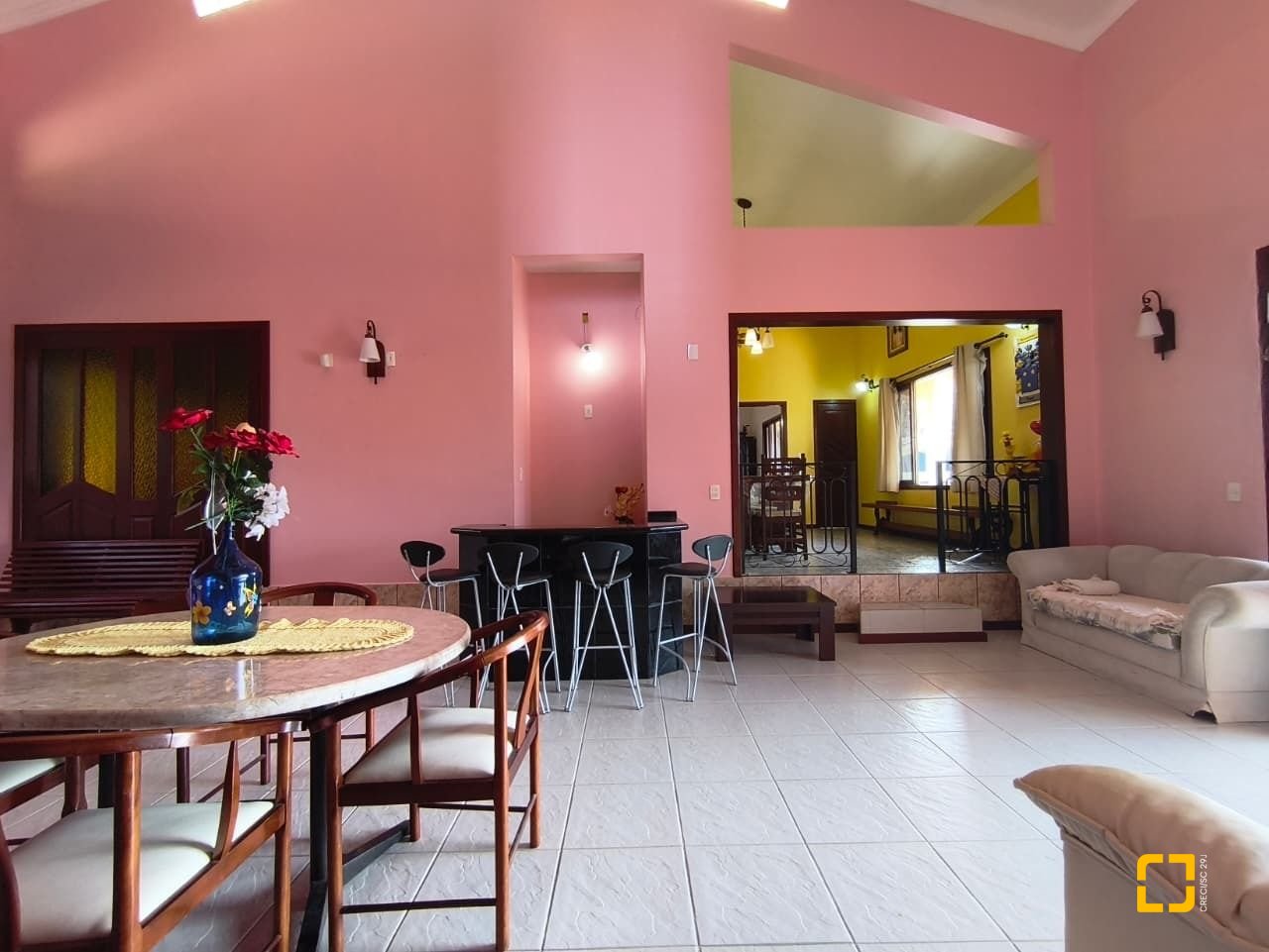 Sítio com 68000m², 6 quartos (sendo 1 suíte), 10 garagens, no bairro Campeche em Florianópolis