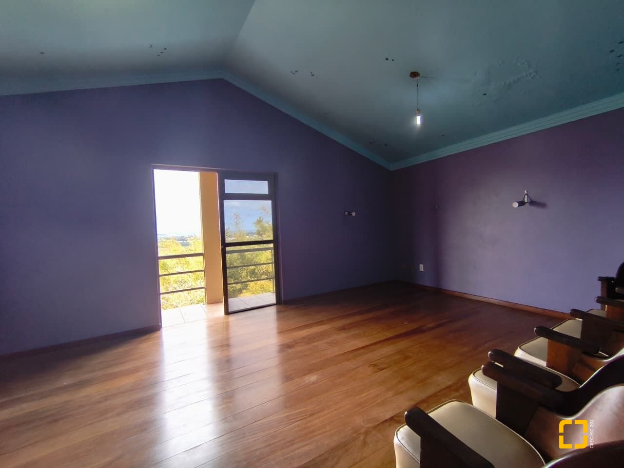 Sítio com 68000m², 6 quartos (sendo 1 suíte), 10 garagens, no bairro Campeche em Florianópolis
