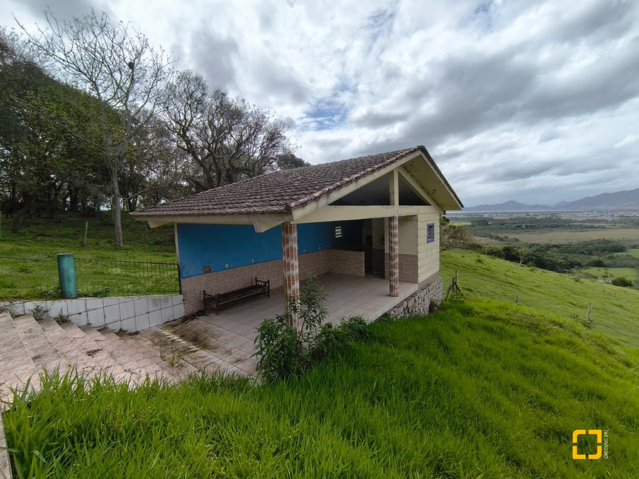 Sítio com 68000m², 6 quartos (sendo 1 suíte), 10 garagens, no bairro Campeche em Florianópolis