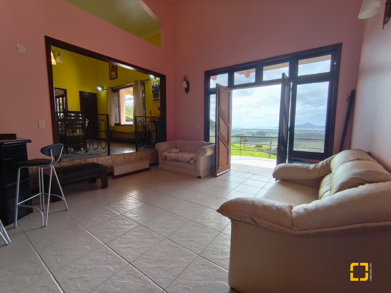 Sítio com 68000m², 6 quartos (sendo 1 suíte), 10 garagens, no bairro Campeche em Florianópolis