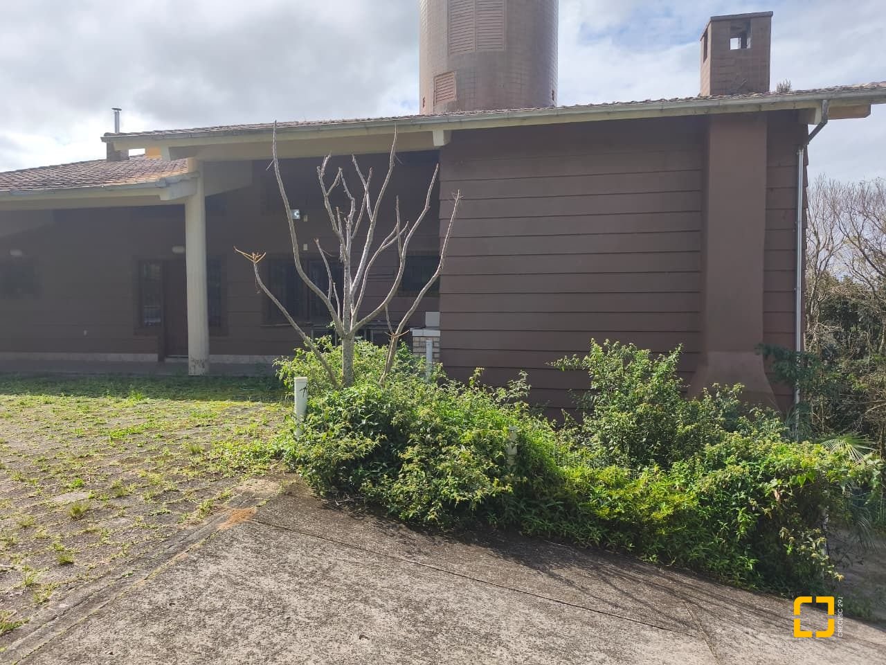 Sítio com 68000m², 6 quartos (sendo 1 suíte), 10 garagens, no bairro Campeche em Florianópolis