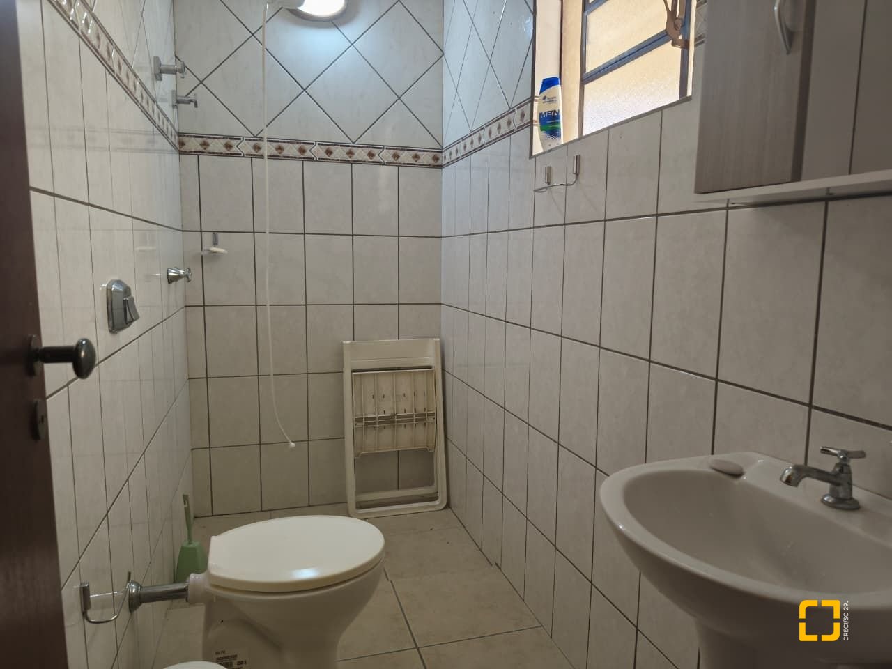 Sítio com 68000m², 6 quartos (sendo 1 suíte), 10 garagens, no bairro Campeche em Florianópolis