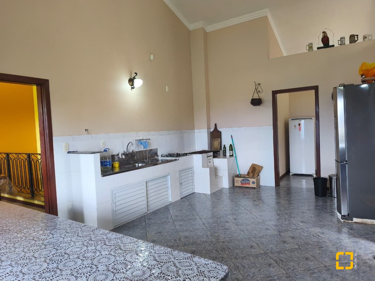 Sítio com 68000m², 6 quartos (sendo 1 suíte), 10 garagens, no bairro Campeche em Florianópolis