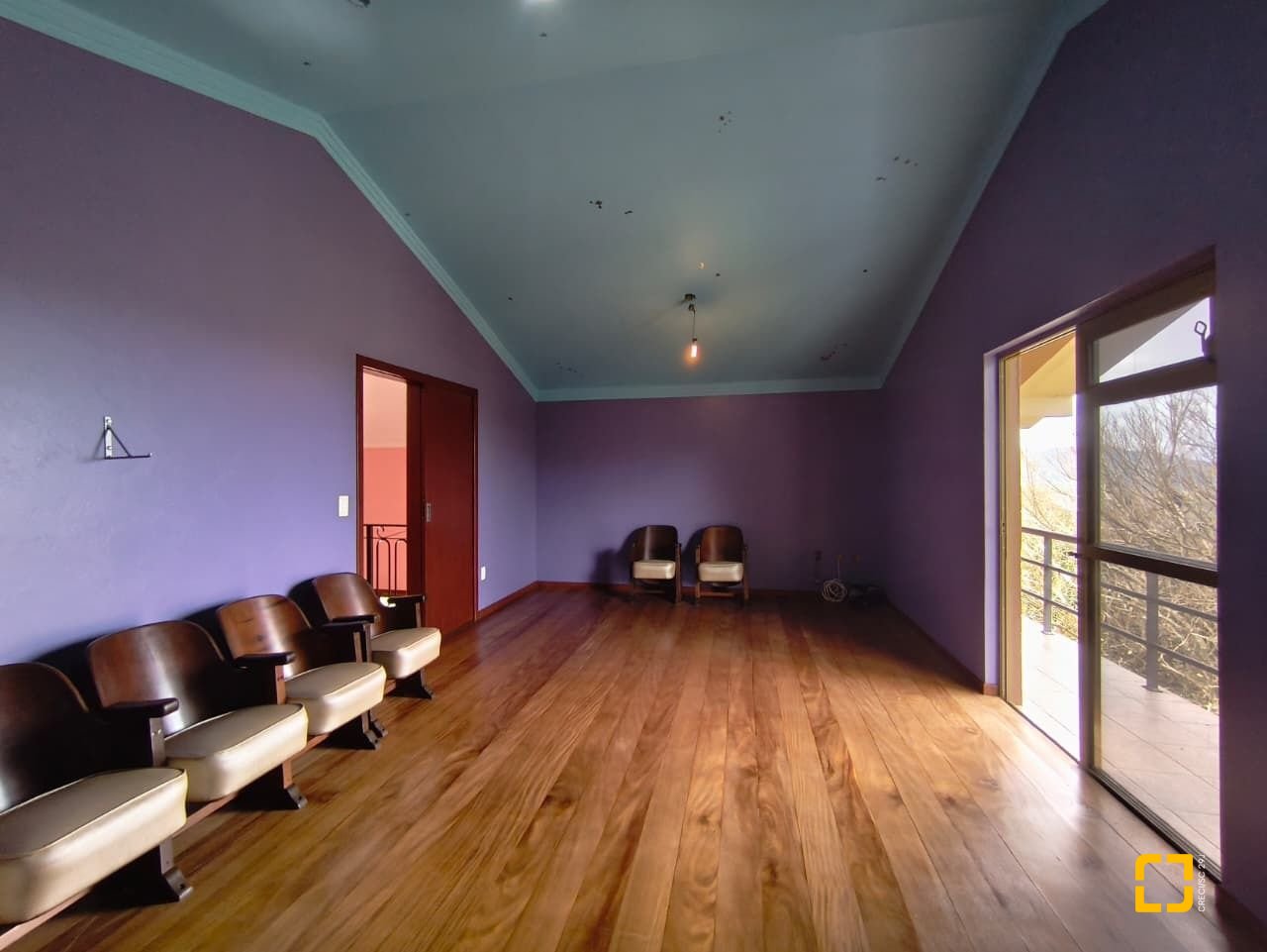 Sítio com 68000m², 6 quartos (sendo 1 suíte), 10 garagens, no bairro Campeche em Florianópolis