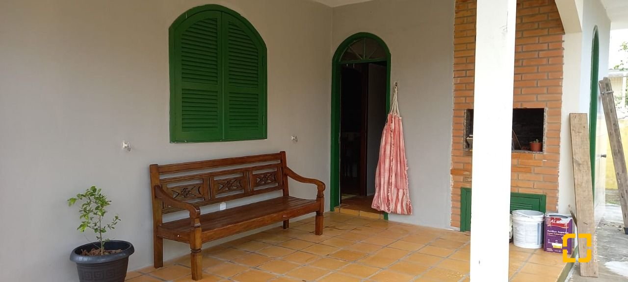 Casa com 107m², 3 quartos, 4 garagens, no bairro Ingleses em Florianópolis