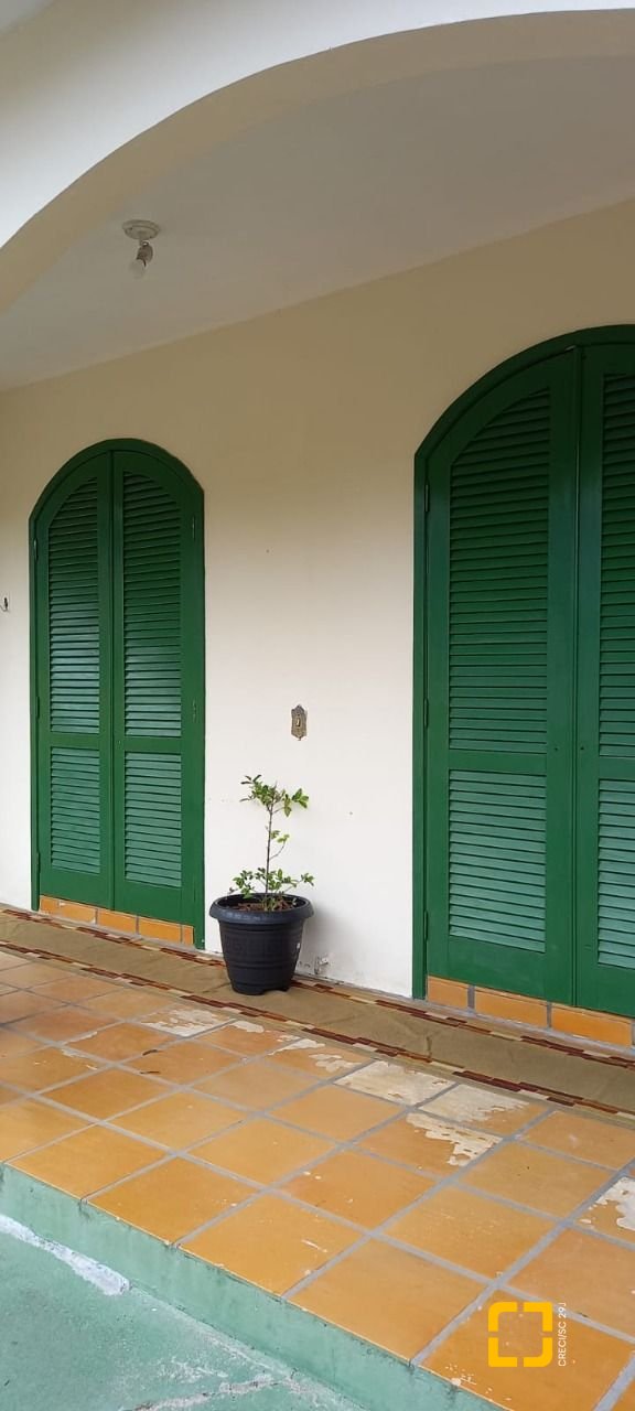 Casa com 107m², 3 quartos, 4 garagens, no bairro Ingleses em Florianópolis