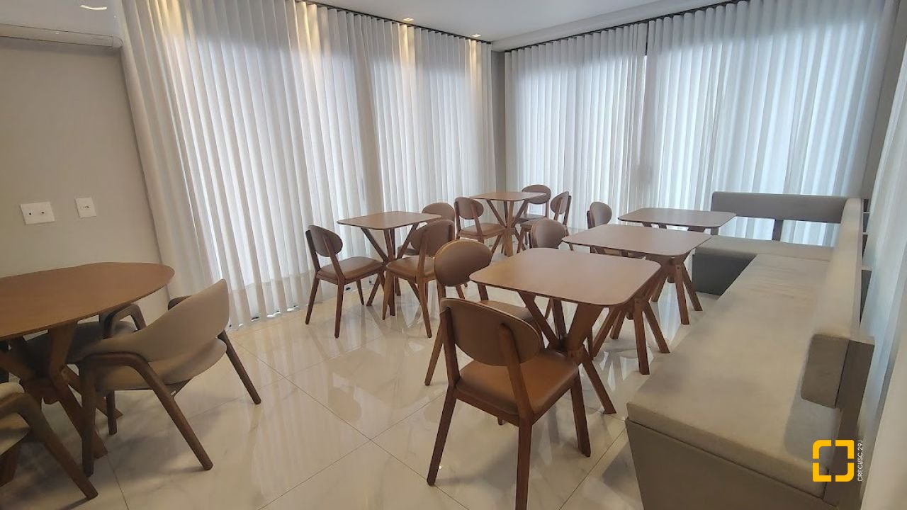 Apartamento com 61m², 1 quarto, 1 garagem, no bairro Coqueiros em Florianópolis