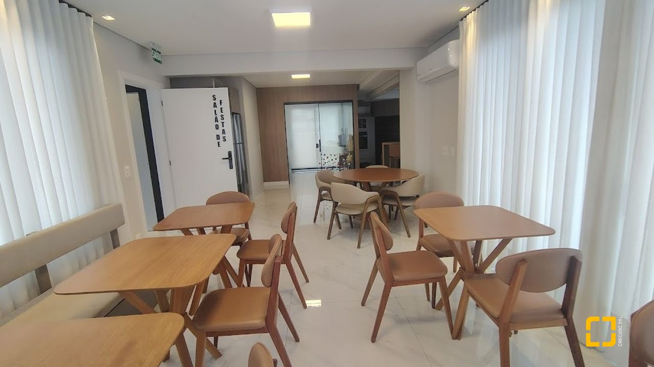 Apartamento com 61m², 1 quarto, 1 garagem, no bairro Coqueiros em Florianópolis