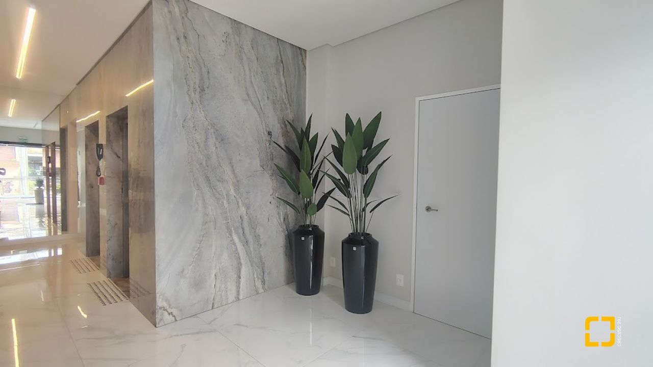 Apartamento com 61m², 1 quarto, 1 garagem, no bairro Coqueiros em Florianópolis