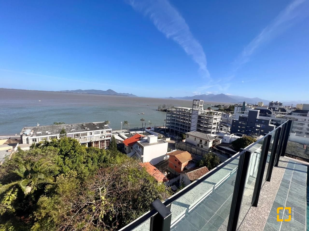 Apartamento com 62m², 3 quartos (sendo 1 suíte), 1 garagem, no bairro Coqueiros em Florianópolis