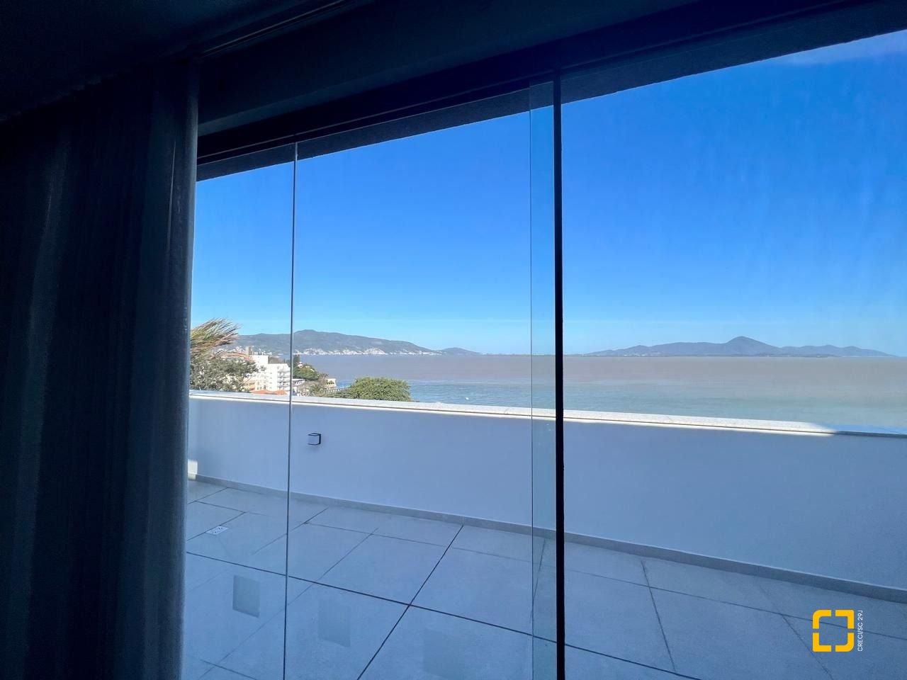Apartamento com 62m², 3 quartos (sendo 1 suíte), 1 garagem, no bairro Coqueiros em Florianópolis