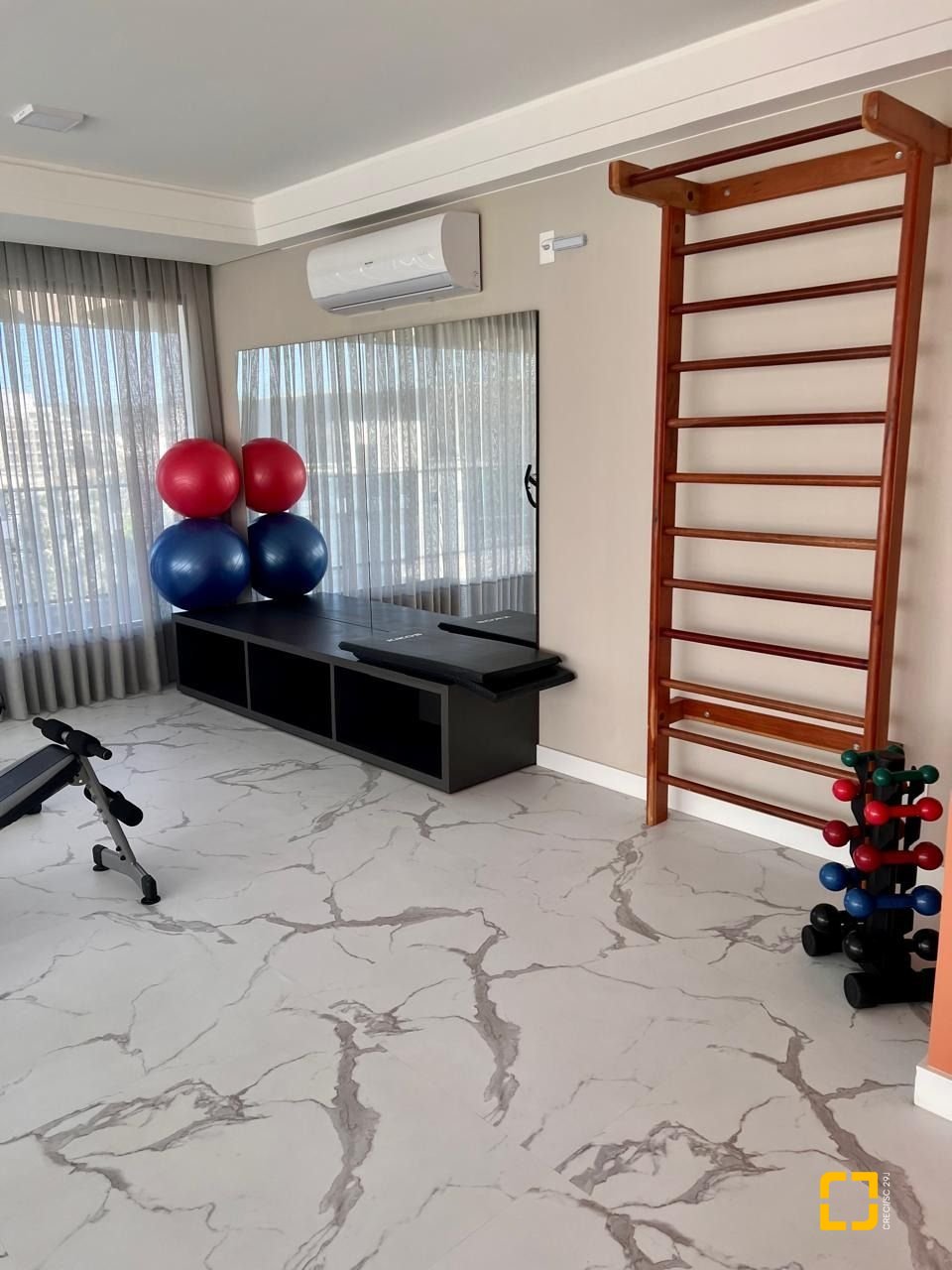 Apartamento com 62m², 3 quartos (sendo 1 suíte), 1 garagem, no bairro Coqueiros em Florianópolis