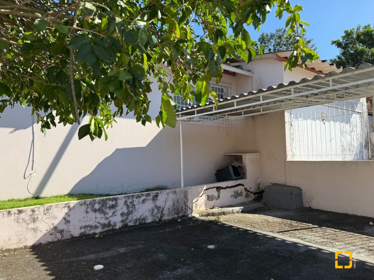 Casa com 229m², 5 quartos (sendo 1 suíte), 4 garagens, no bairro Parque São Jorge em Florianópolis