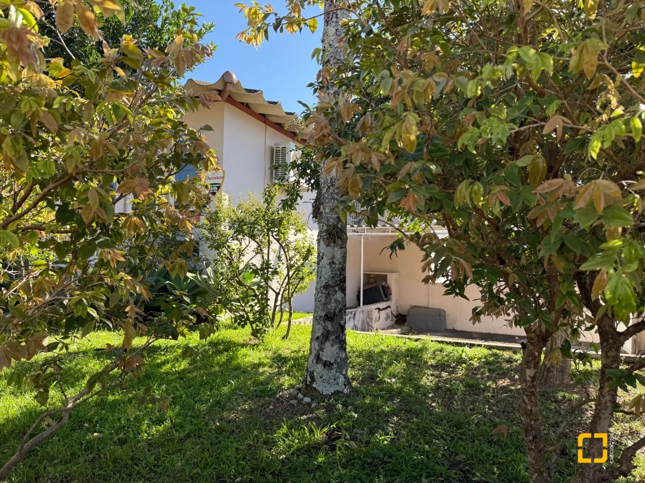 Casa com 229m², 5 quartos (sendo 1 suíte), 4 garagens, no bairro Parque São Jorge em Florianópolis