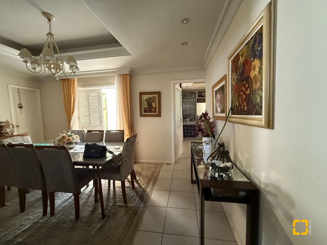 Casa com 229m², 5 quartos (sendo 1 suíte), 4 garagens, no bairro Parque São Jorge em Florianópolis