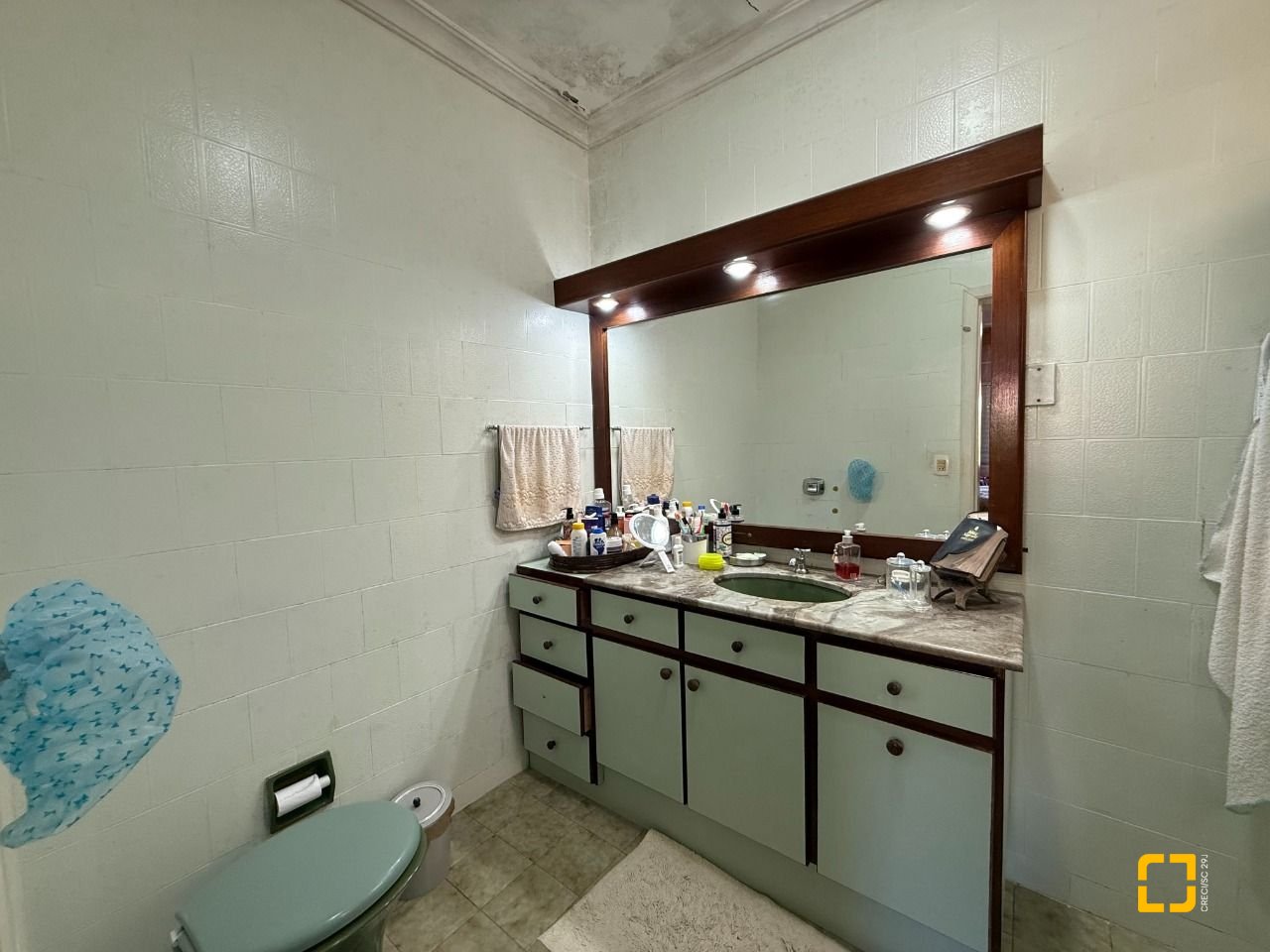 Casa com 229m², 5 quartos (sendo 1 suíte), 4 garagens, no bairro Parque São Jorge em Florianópolis