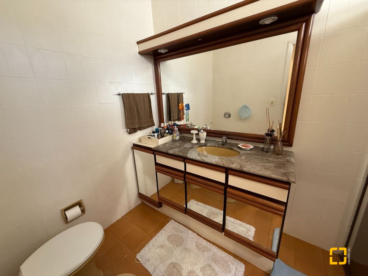 Casa com 229m², 5 quartos (sendo 1 suíte), 4 garagens, no bairro Parque São Jorge em Florianópolis
