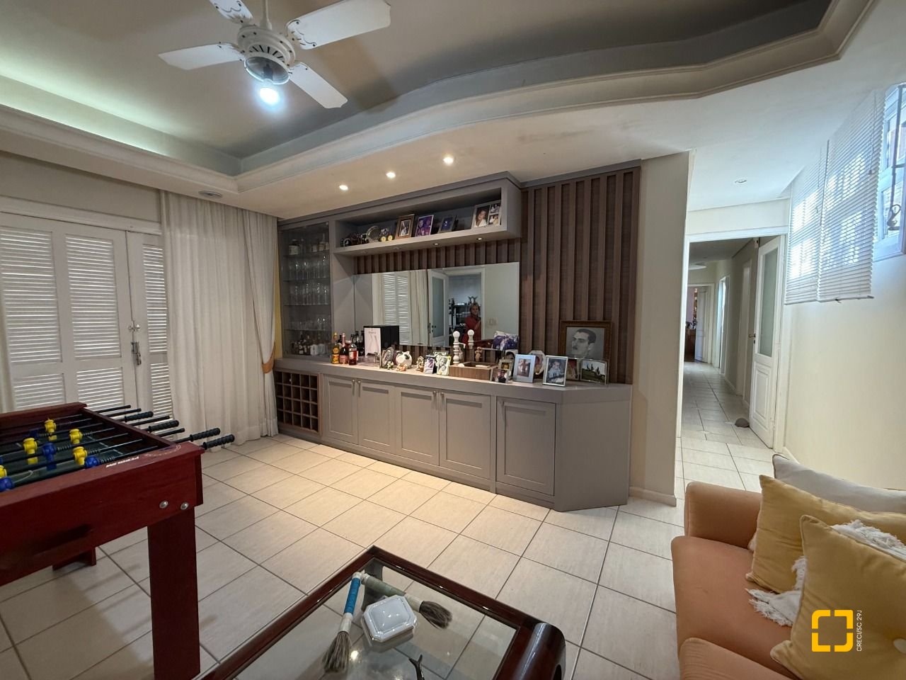 Casa com 229m², 5 quartos (sendo 1 suíte), 4 garagens, no bairro Parque São Jorge em Florianópolis