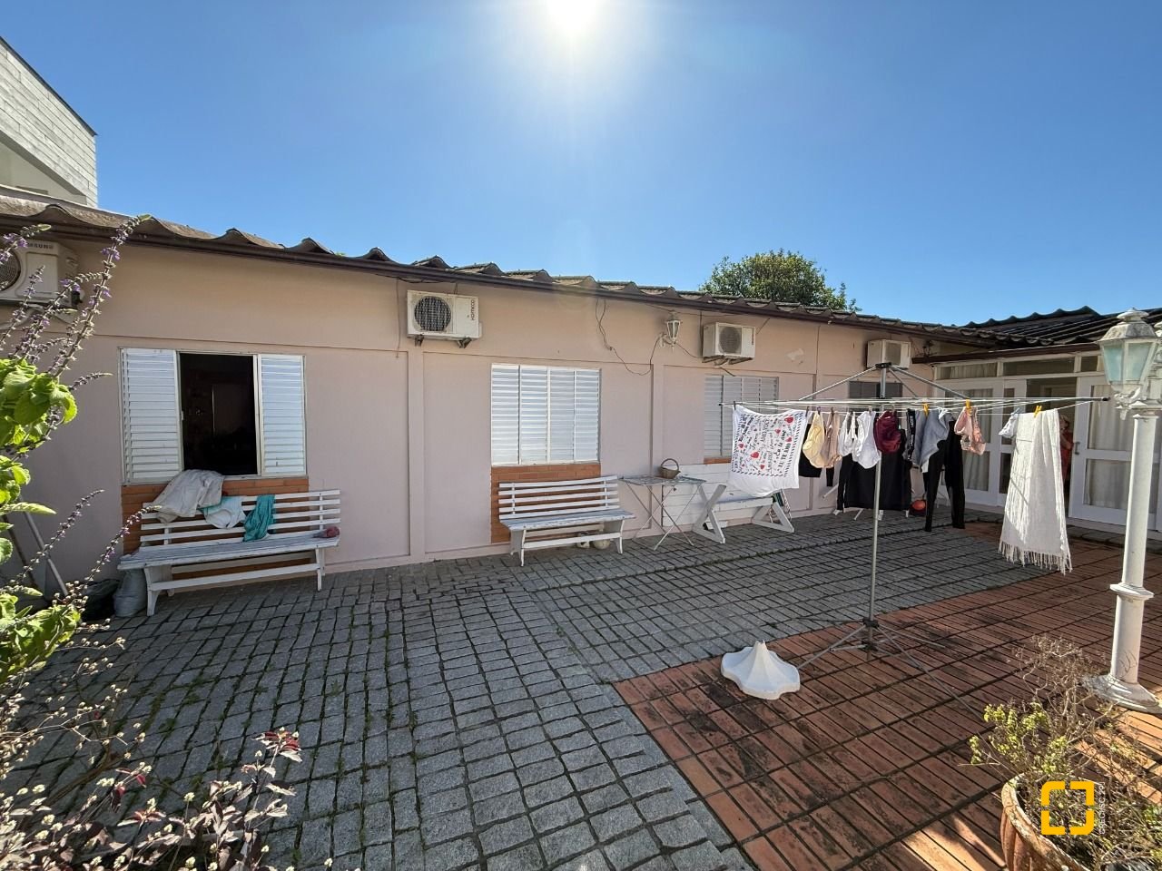 Casa com 229m², 5 quartos (sendo 1 suíte), 4 garagens, no bairro Parque São Jorge em Florianópolis