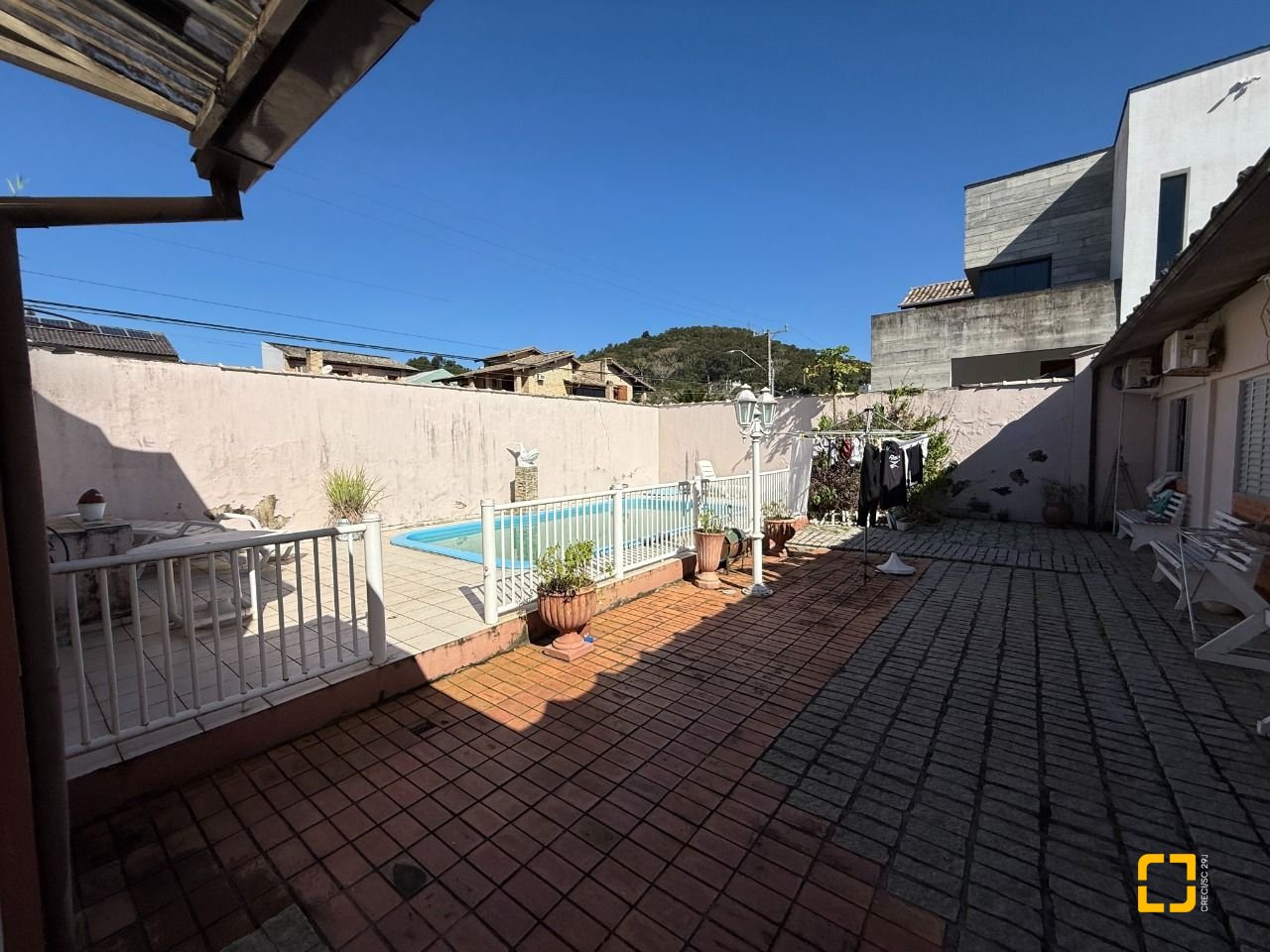 Casa com 229m², 5 quartos (sendo 1 suíte), 4 garagens, no bairro Parque São Jorge em Florianópolis