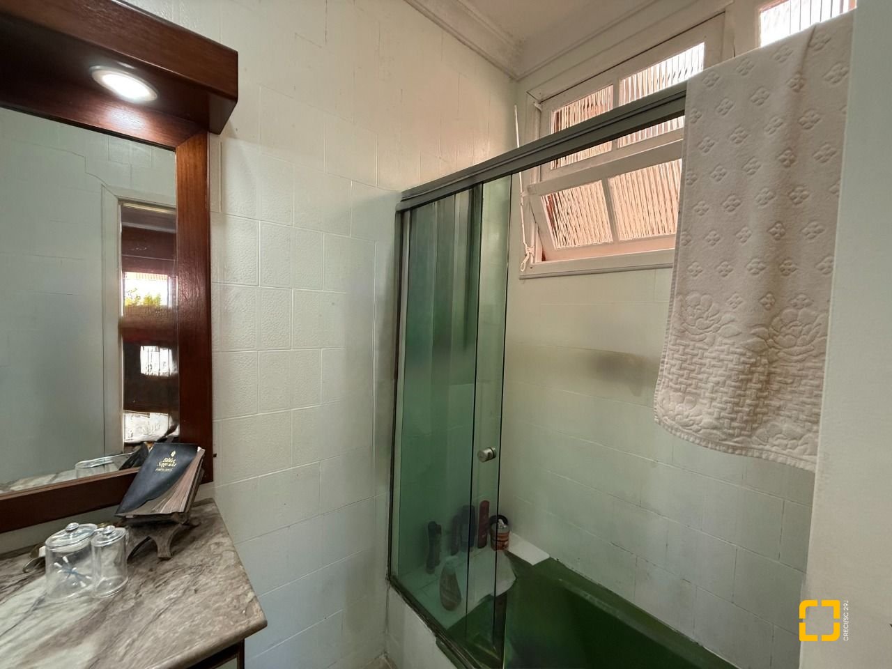 Casa com 229m², 5 quartos (sendo 1 suíte), 4 garagens, no bairro Parque São Jorge em Florianópolis