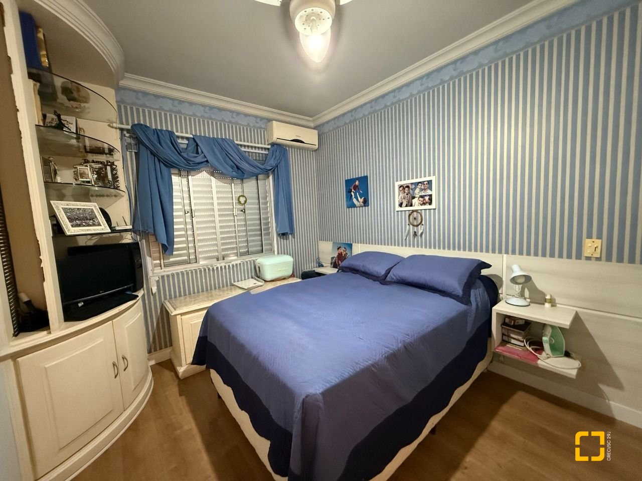 Casa com 229m², 5 quartos (sendo 1 suíte), 4 garagens, no bairro Parque São Jorge em Florianópolis