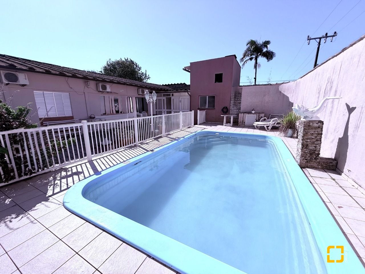 Casa com 229m², 5 quartos (sendo 1 suíte), 4 garagens, no bairro Parque São Jorge em Florianópolis
