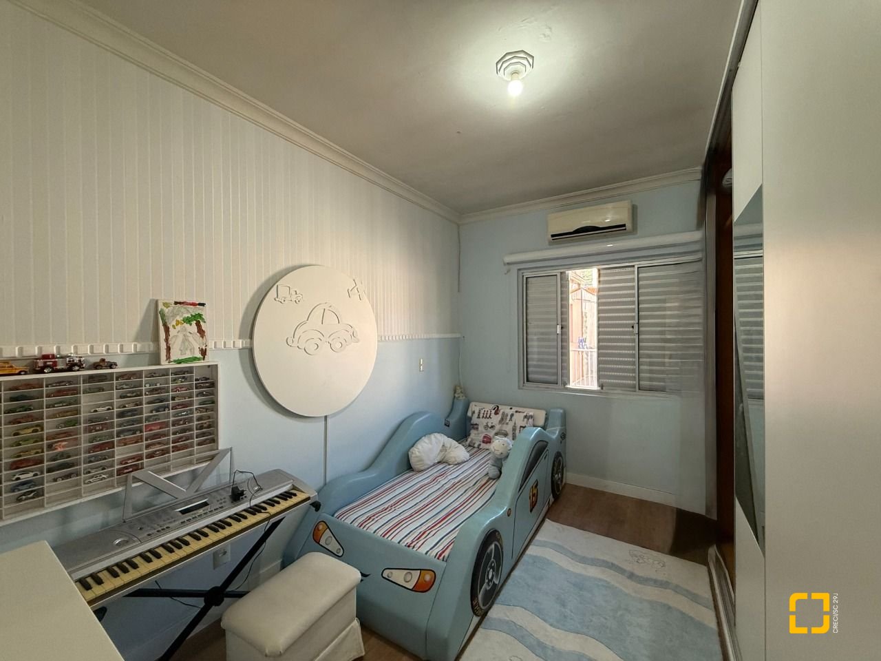 Casa com 229m², 5 quartos (sendo 1 suíte), 4 garagens, no bairro Parque São Jorge em Florianópolis