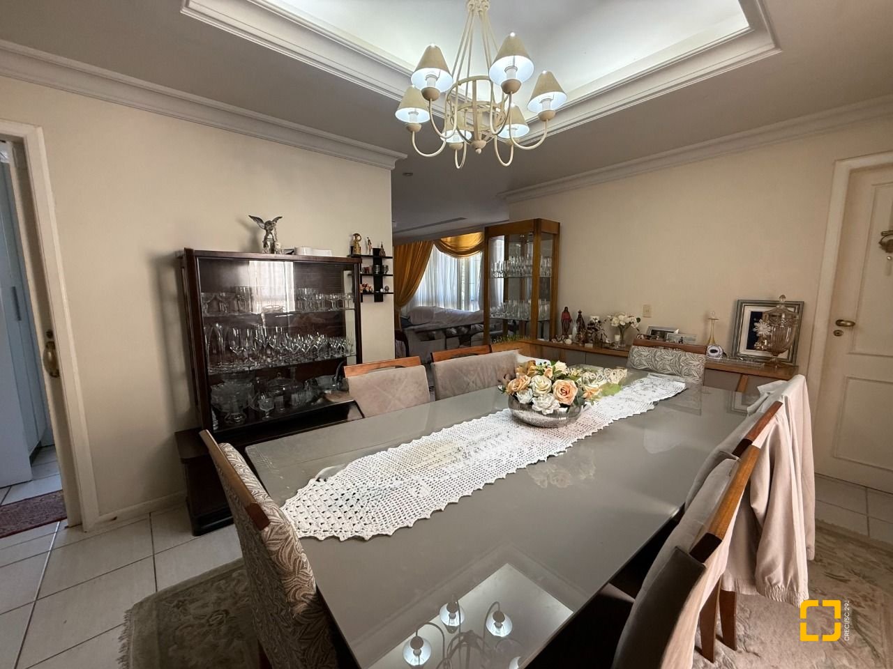 Casa com 229m², 5 quartos (sendo 1 suíte), 4 garagens, no bairro Parque São Jorge em Florianópolis