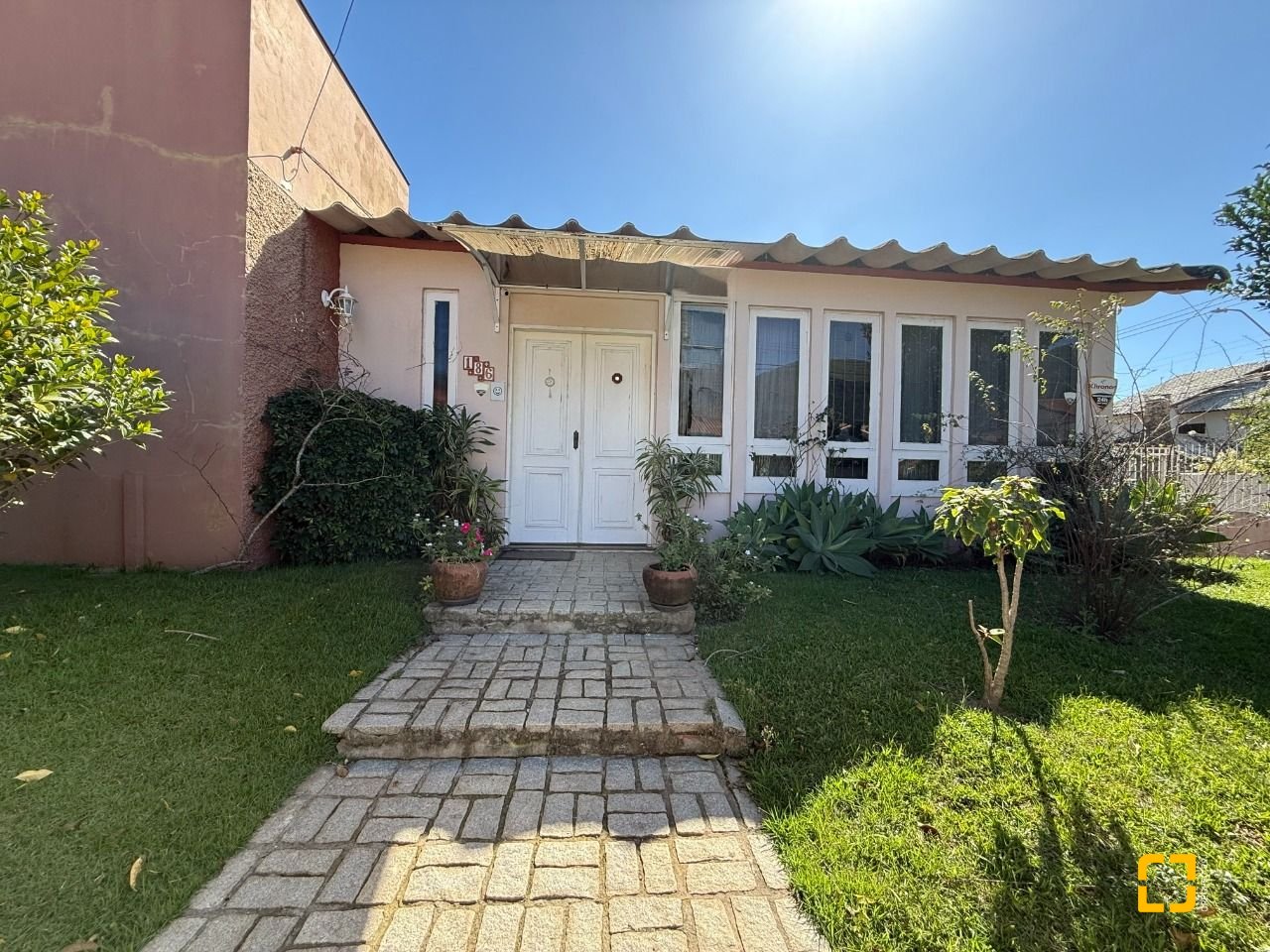 Casa com 229m², 5 quartos (sendo 1 suíte), 4 garagens, no bairro Parque São Jorge em Florianópolis