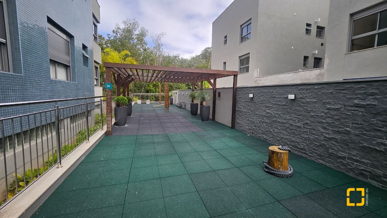 Cobertura com 167m², 6 quartos (sendo 3 suítes), 3 garagens, no bairro Cacupé em Florianópolis