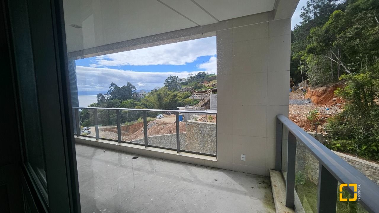 Cobertura com 167m², 6 quartos (sendo 3 suítes), 3 garagens, no bairro Cacupé em Florianópolis
